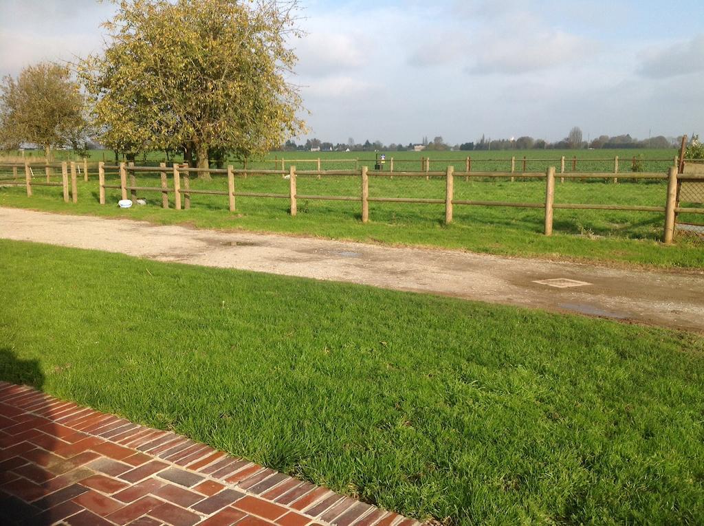Le Saint Aubin- Maison D Hotes Dans Ce Monastere Du 16 Siecle Amfreville-la-Campagne Exteriör bild