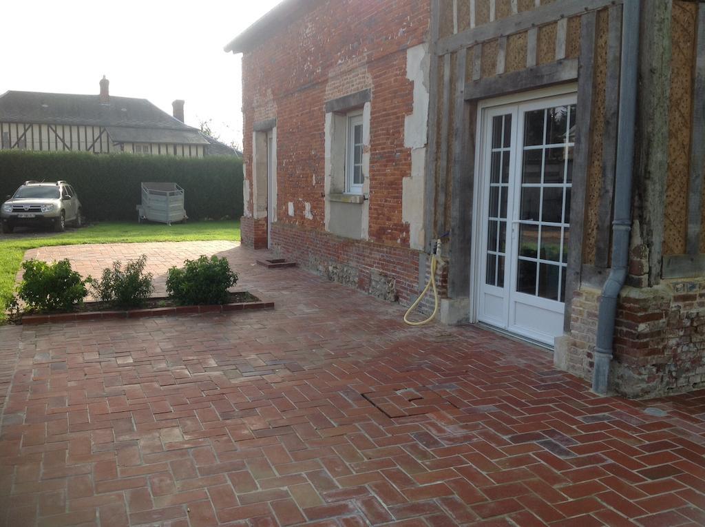 Le Saint Aubin- Maison D Hotes Dans Ce Monastere Du 16 Siecle Amfreville-la-Campagne Exteriör bild