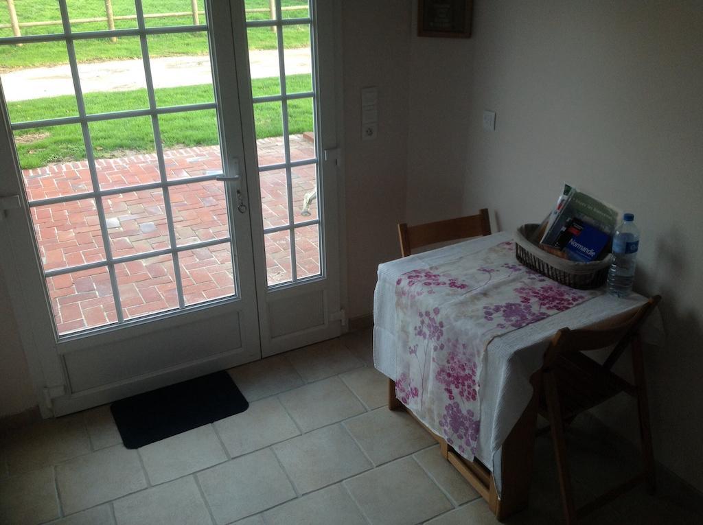 Le Saint Aubin- Maison D Hotes Dans Ce Monastere Du 16 Siecle Amfreville-la-Campagne Exteriör bild