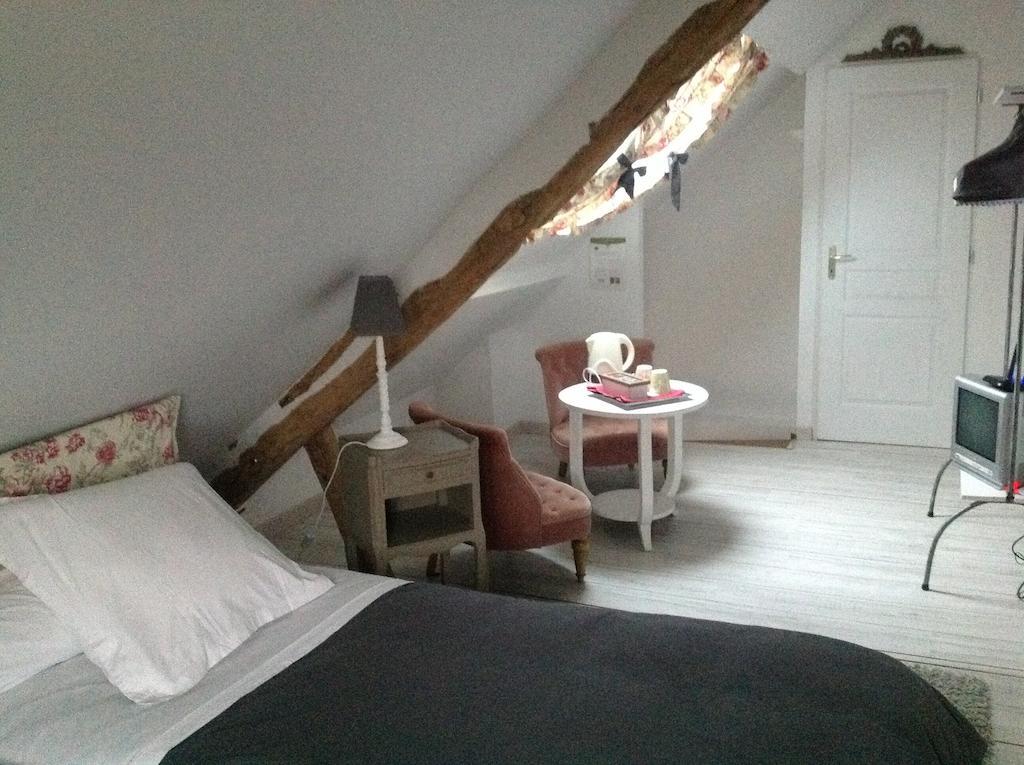 Le Saint Aubin- Maison D Hotes Dans Ce Monastere Du 16 Siecle Amfreville-la-Campagne Rum bild