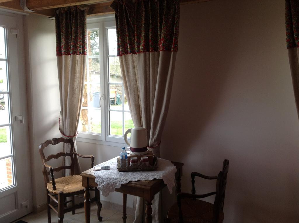 Le Saint Aubin- Maison D Hotes Dans Ce Monastere Du 16 Siecle Amfreville-la-Campagne Exteriör bild